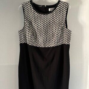 Kasper Black White Sleeveless Sheath Dress 14 Chevron Modern Sleeveless Neutral